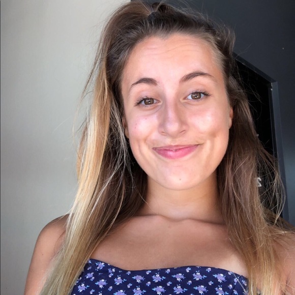 Meet your Posher, Chloe - Picture 2 of 2